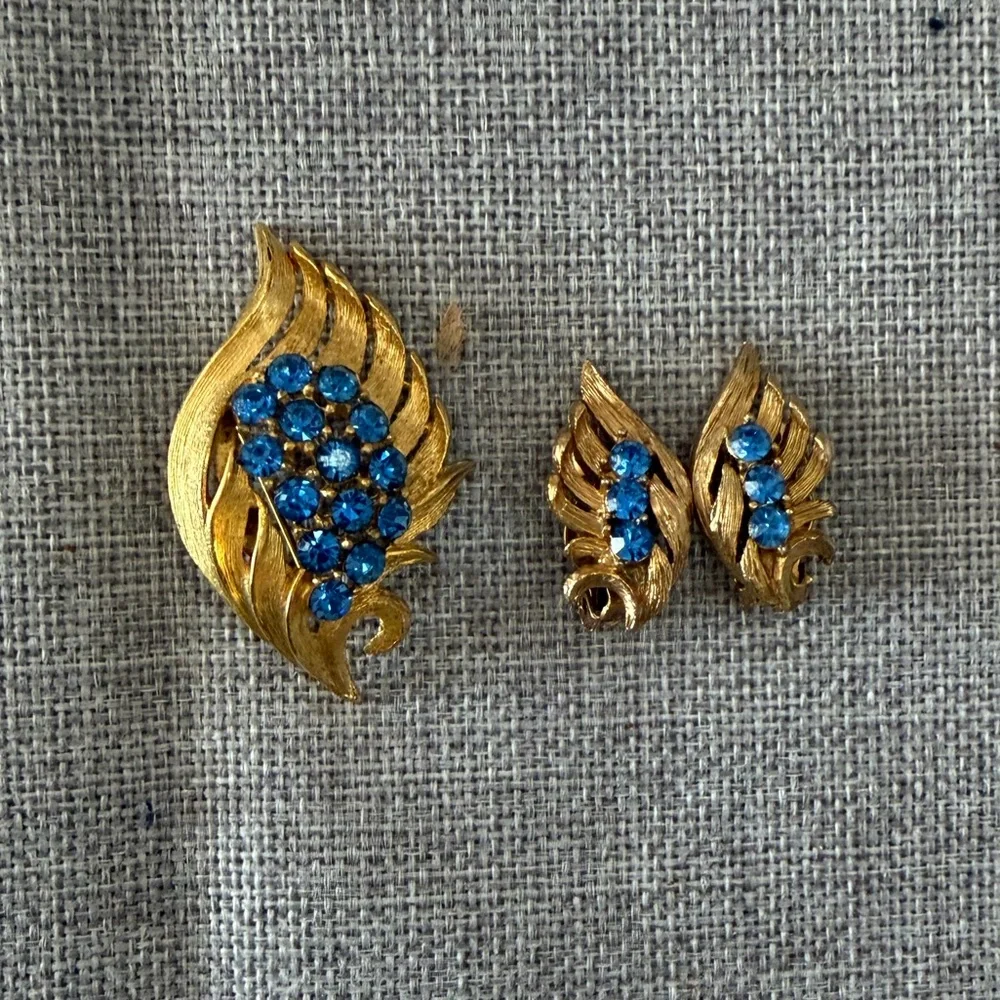 Elegant Gold and Blue Jewelry Set